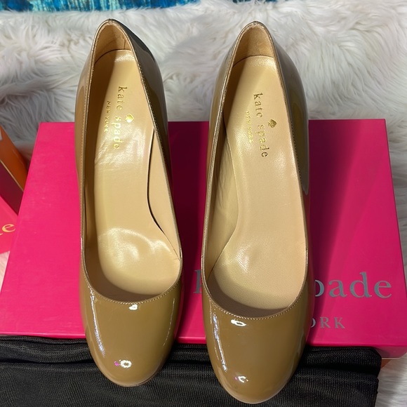 {KATE SPADE♠️} 3.5” Camel Colored Karolina Patent Leather Pumps - Picture 5 of 8